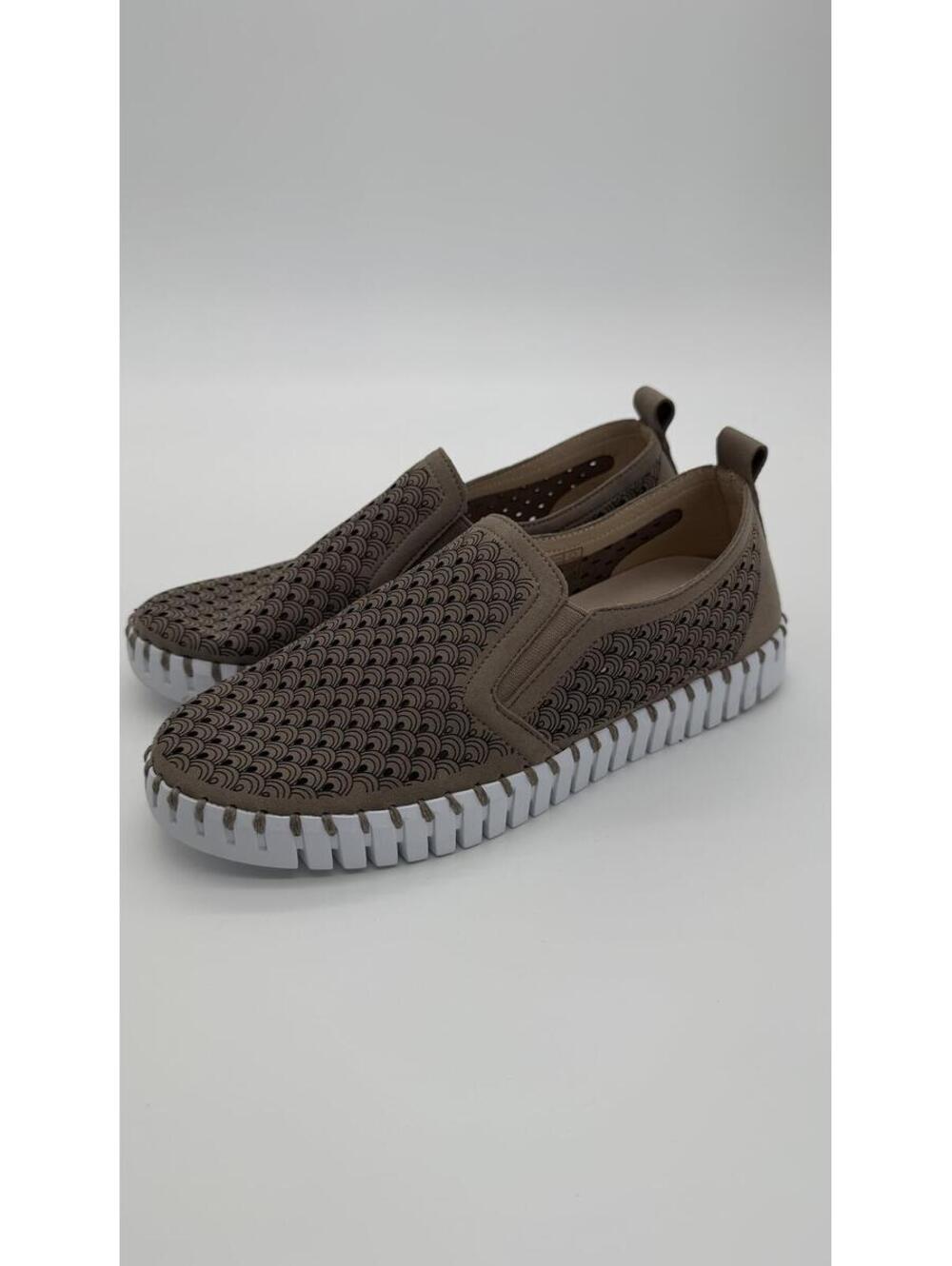 Ilse Jacobsen Tulip 140 Slip-On Shoes Falcon Laser Cut Flats Women’s Size 6.5